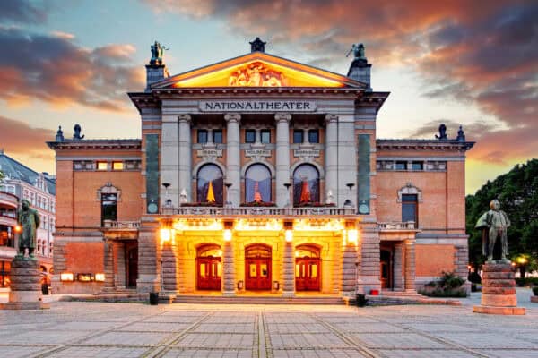 Teaterformer forklart – fra klassisk drama til eksperimentell scenekunst